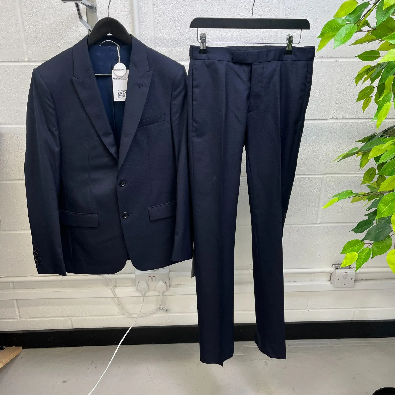 Men's Virgin Wool Twill Xs Suit Navy Size 44R